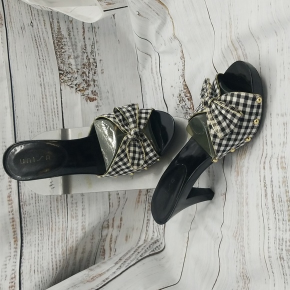 🎉HP🎉Unisa Black and White Gold Studded heels with bow - Picture 3 of 11